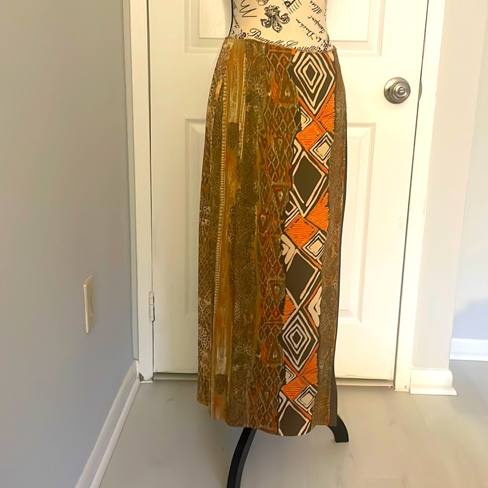 Size 6 Gianni skirt print.